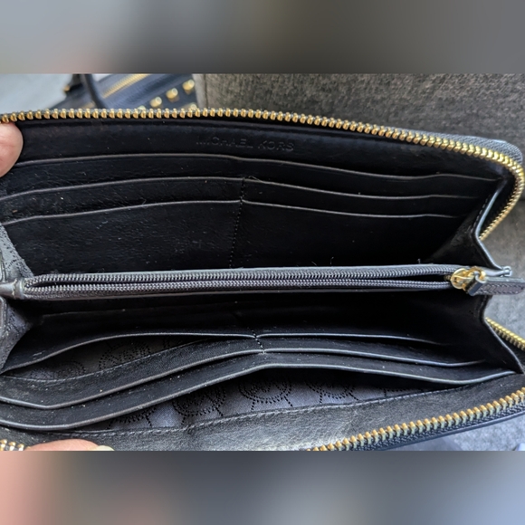 Michael Kors Studded Black Leather. - Picture 16 of 16